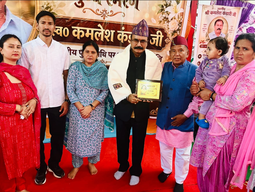 Santosh Gosai receiving the Kamlesh Smriti Samman–2026 during the tribute programme at Janata Inter College, Chainpur, Nainidanda Block, Pauri Garhwal, Uttarakhand.